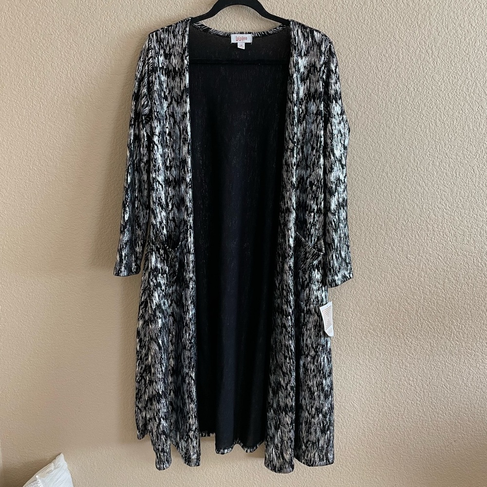 LuLaRoe Women’s Size Medium Elegant Sarah Black & Silver Long Cárdigan Duster.